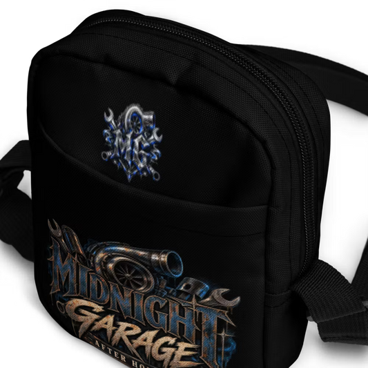 Midnight Garage – Liten axelväska med mörk racingattityd