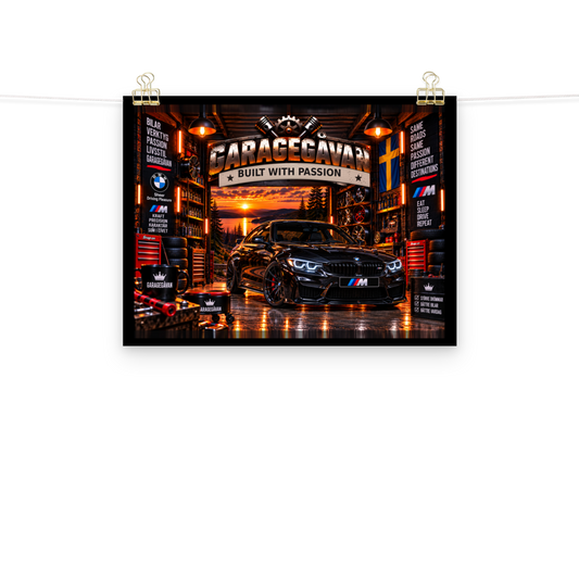 Midnight M – Bilposter | Garagegåvan
